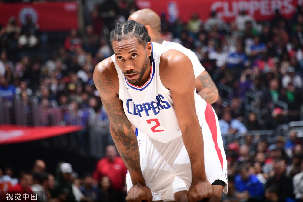 足球教练虽 足球教练虽